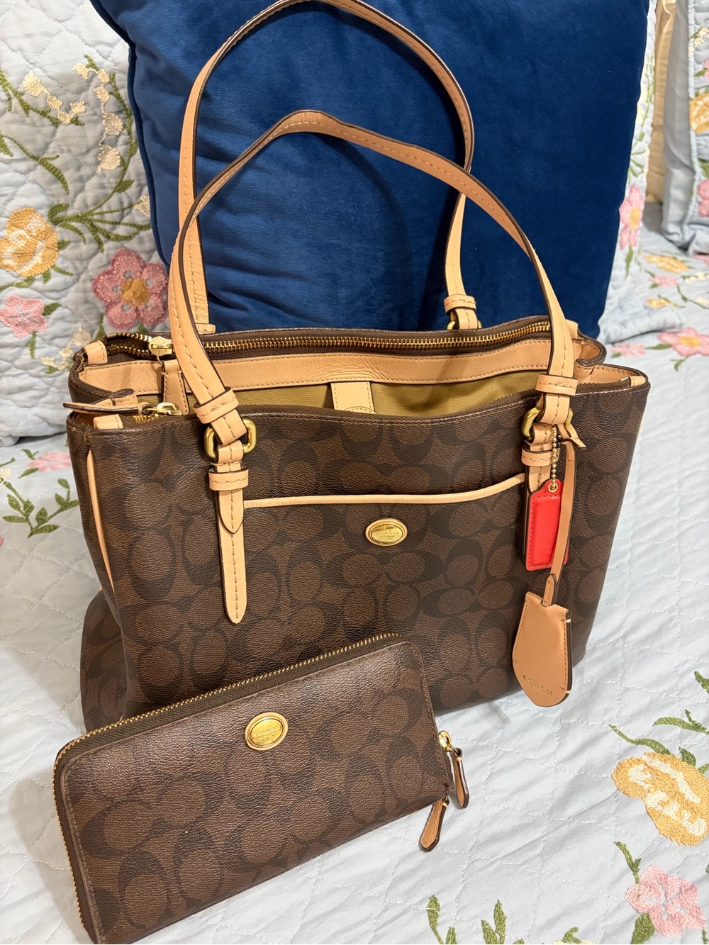 Coach Signature Peyton Coated Canvas Double Zip Carryall Tote & Wallet PreOwned - Picture 16 of 16